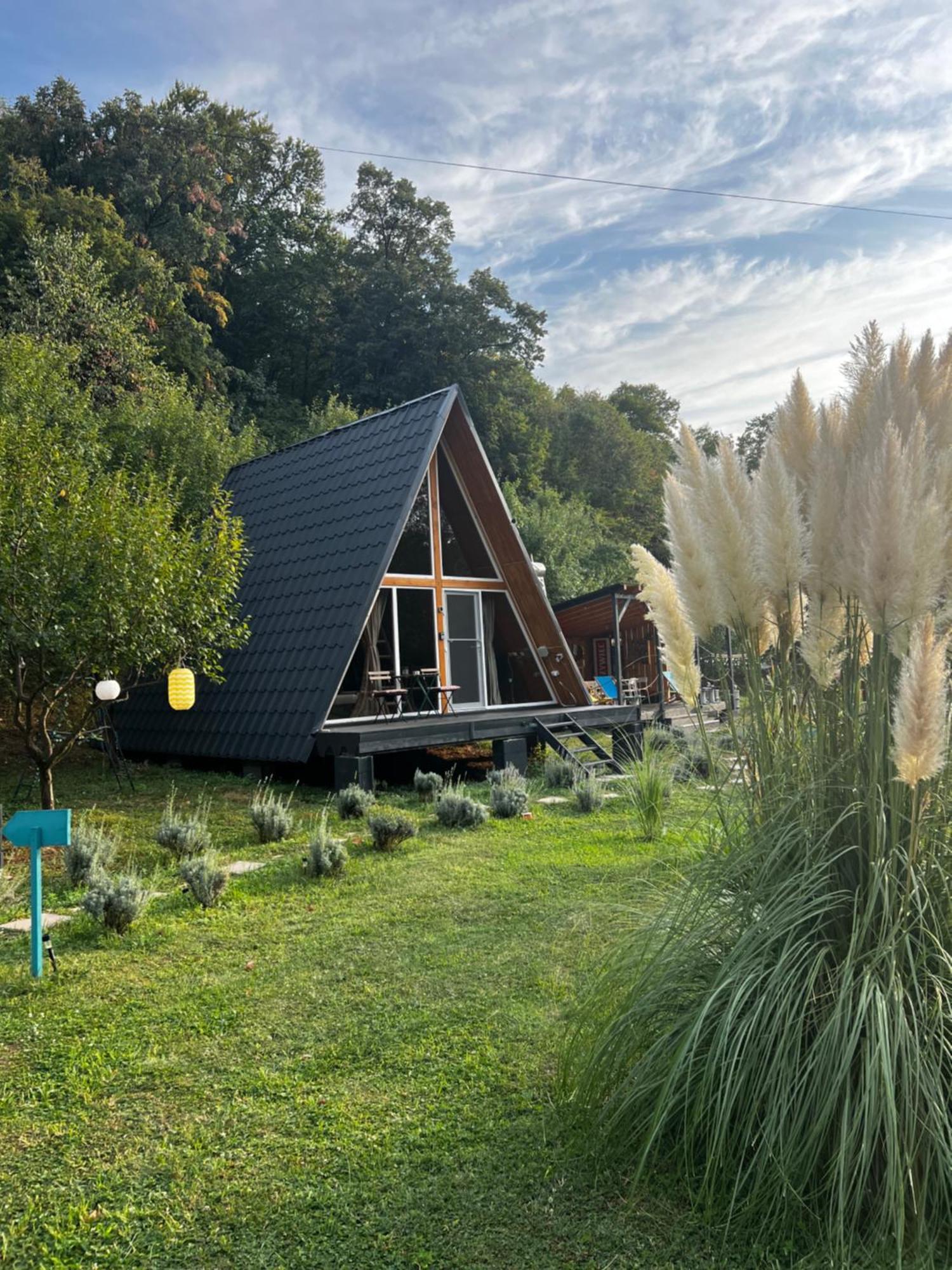 Cabane A-Frame Svinita ภายนอก รูปภาพ